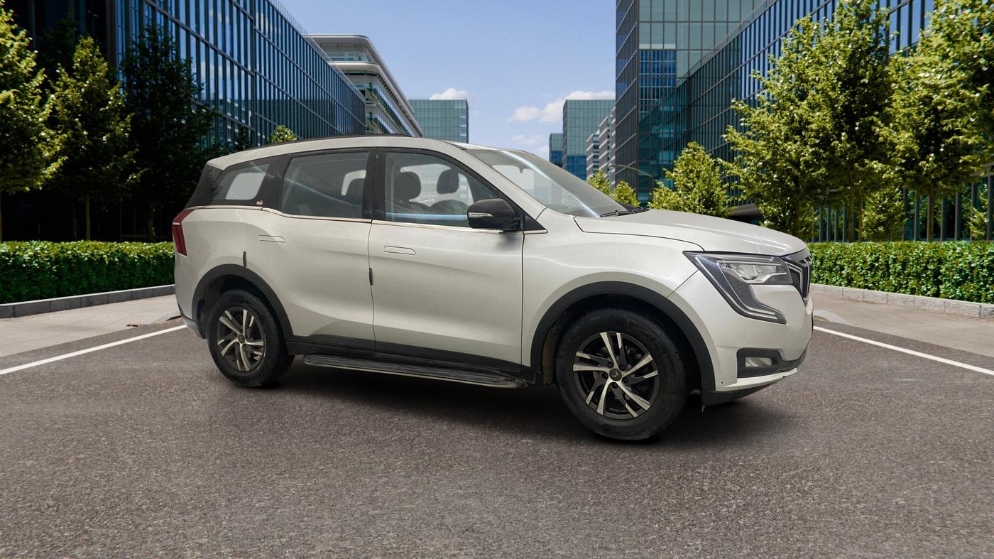 2022 Mahindra XUV700 AX 5 P MT 5 STR, Petrol, Manual, 46,675 km, Right Front Diagonal