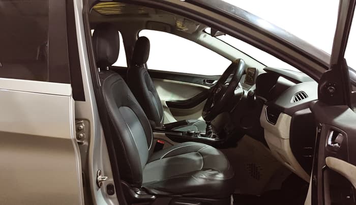 2020 Tata NEXON XZ PLUS PETROL SUNROOF, Petrol, Manual, 71,733 km, Right Side Front Door Cabin