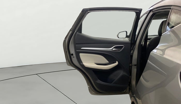 2022 MG ASTOR SUPER 1.5 MT, Petrol, Manual, 39,486 km, LHS Rear Door