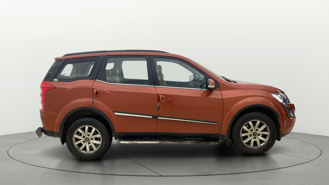 2017 Mahindra XUV500 W10 AT, Diesel, Automatic, 97,664 km, Right Side View