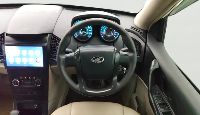 2016 Mahindra XUV500 W4, Diesel, Manual, 1,11,033 km, Steering Wheel Close Up