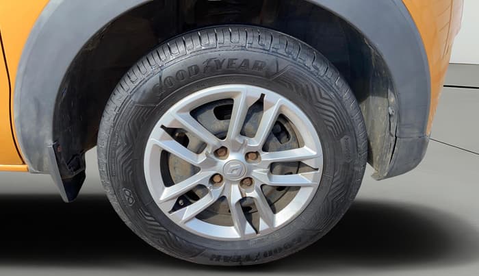 2020 Renault TRIBER RXL MT, Petrol, Manual, 29,344 km, Right Front Wheel