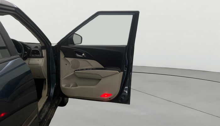 2021 Mahindra XUV300 W8 (O) 1.5 DIESEL, Diesel, Manual, 46,056 km, RHS Front Door