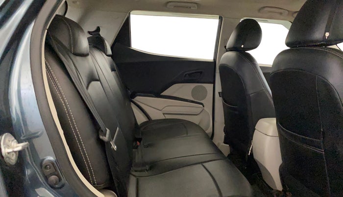 2022 Mahindra XUV300 W6 1.2 PETROL AMT, Petrol, Automatic, 44,310 km, Right Side Rear Door Cabin