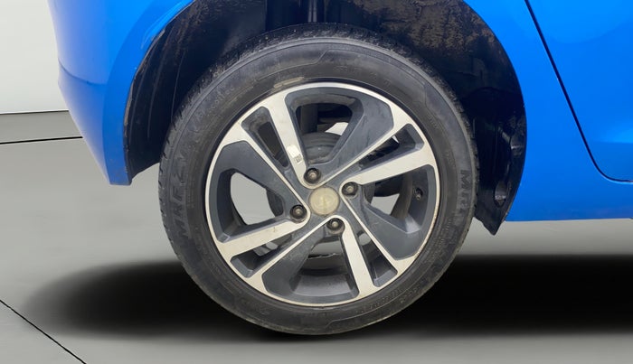 2022 Tata ALTROZ XZ PETROL, Petrol, Manual, 37,724 km, Right Rear Wheel