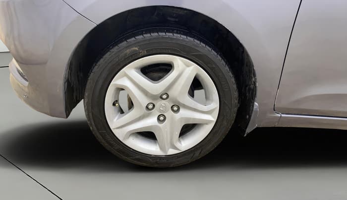 2017 Hyundai Elite i20 ASTA 1.2, Petrol, Manual, 1,08,528 km, Left Front Wheel