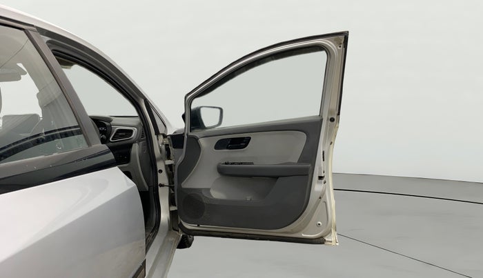 2021 Tata ALTROZ XT PETROL, Petrol, Manual, 52,639 km, RHS Front Door