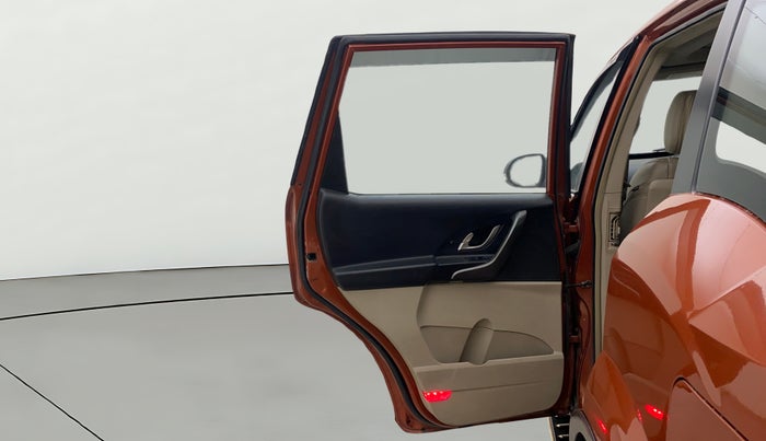 2015 Mahindra XUV500 W10, Diesel, Manual, 95,830 km, LHS Rear Door