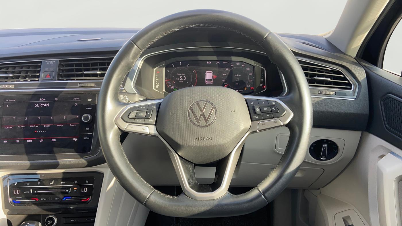 2023 Volkswagen TIGUAN ELEGANCE 2.0 TSI DSG, Petrol, Automatic, 71,119 km, Steering Wheel Close Up