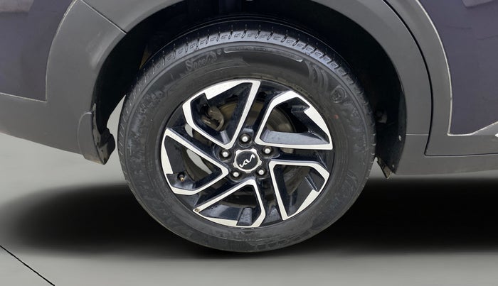 2022 KIA CARENS LUXURY PLUS 1.5 DIESEL AT 7 STR, Diesel, Automatic, 83,166 km, Right Rear Wheel