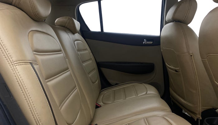 2014 Hyundai i20 SPORTZ 1.2, Petrol, Manual, 83,257 km, Right Side Rear Door Cabin