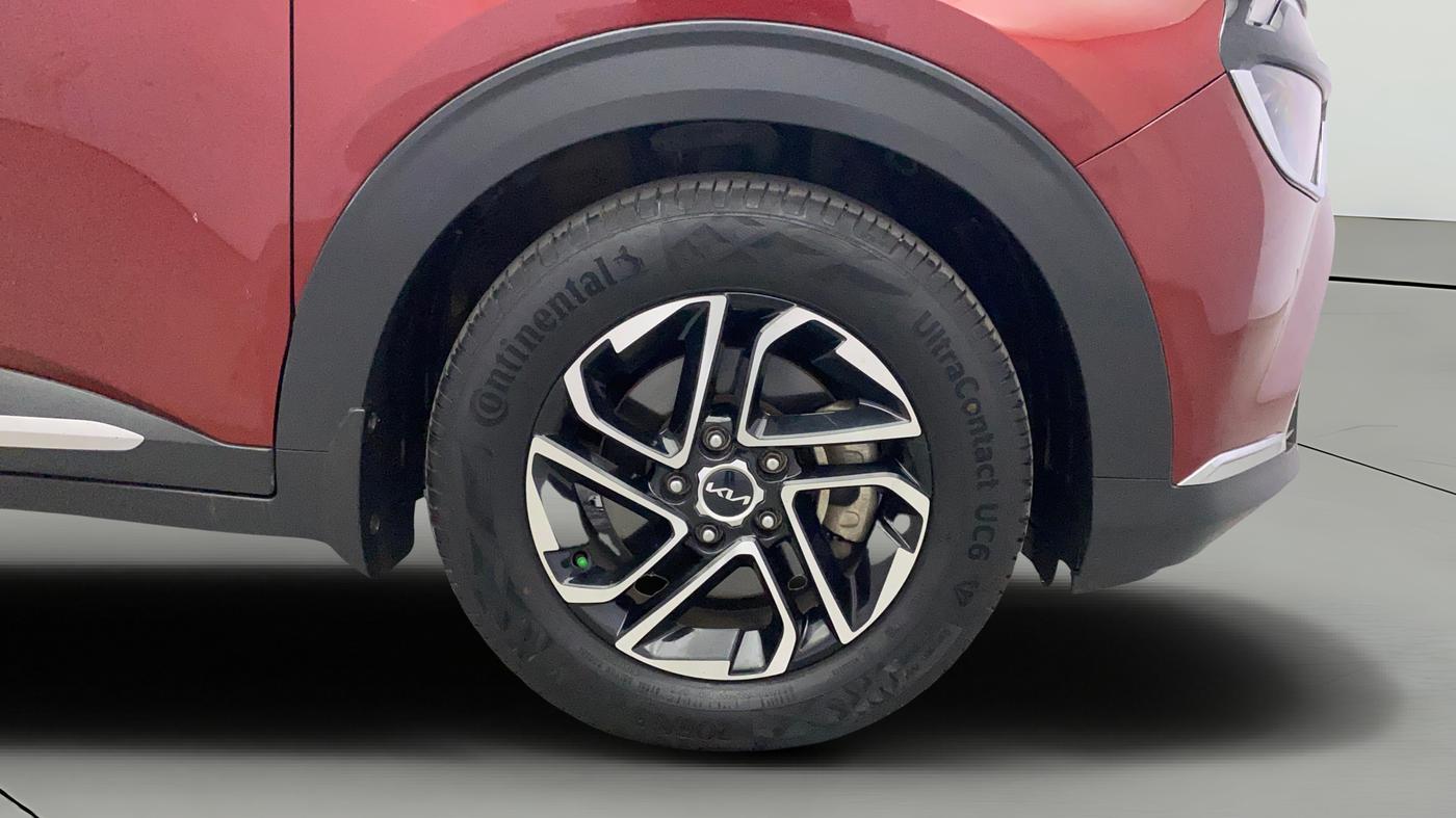 2022 KIA CARENS LUXURY PLUS 1.4 PETROL DCT 7 STR, Petrol, Automatic, 42,428 km, Right Front Wheel