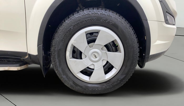 2015 Mahindra XUV500 W6, Diesel, Manual, 92,098 km, Right Front Wheel