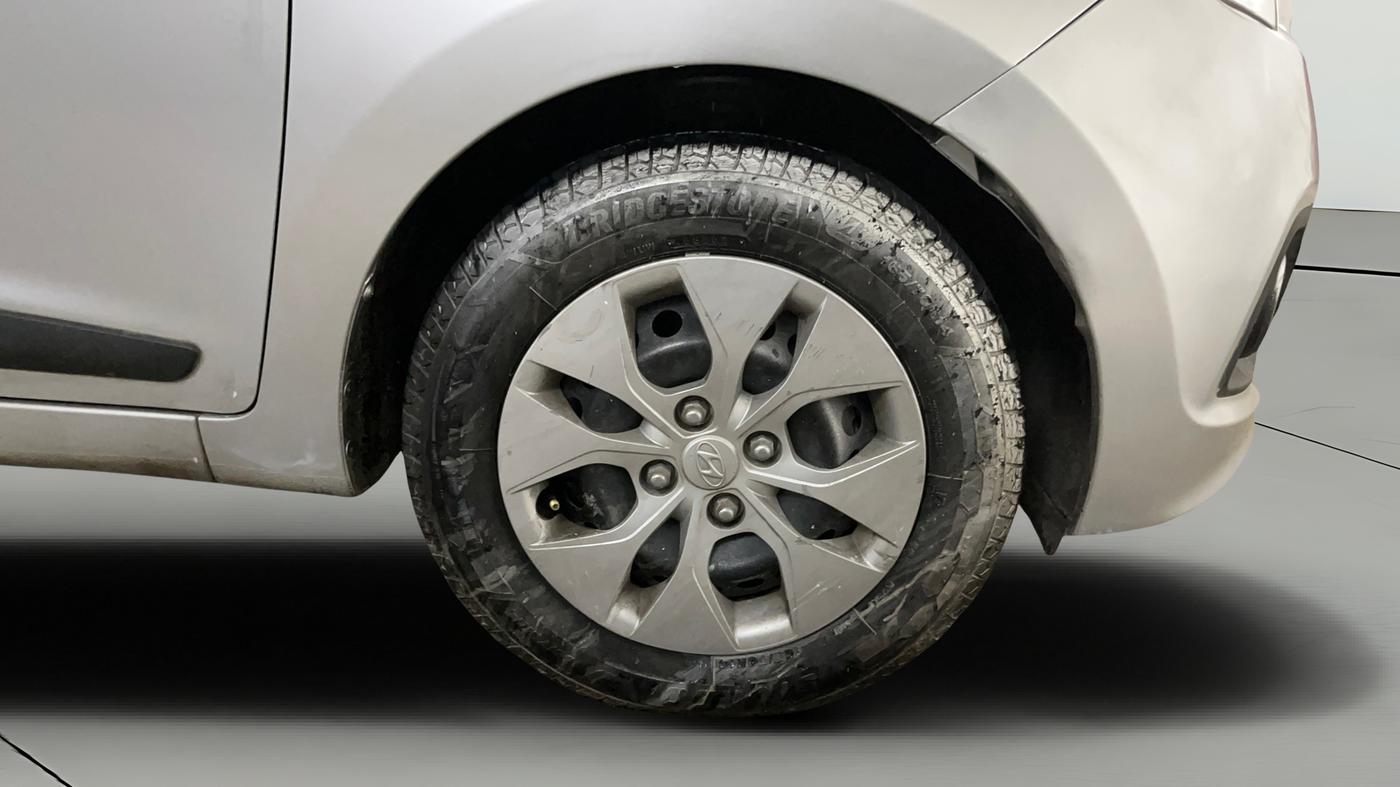 2014 Hyundai Xcent S 1.2, Petrol, Manual, 65,996 km, Right Front Wheel
