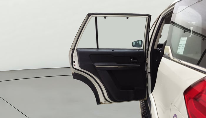 2019 Tata Hexa XM PLUS 4X2 7 STR, Diesel, Manual, 1,01,654 km, LHS Rear Door