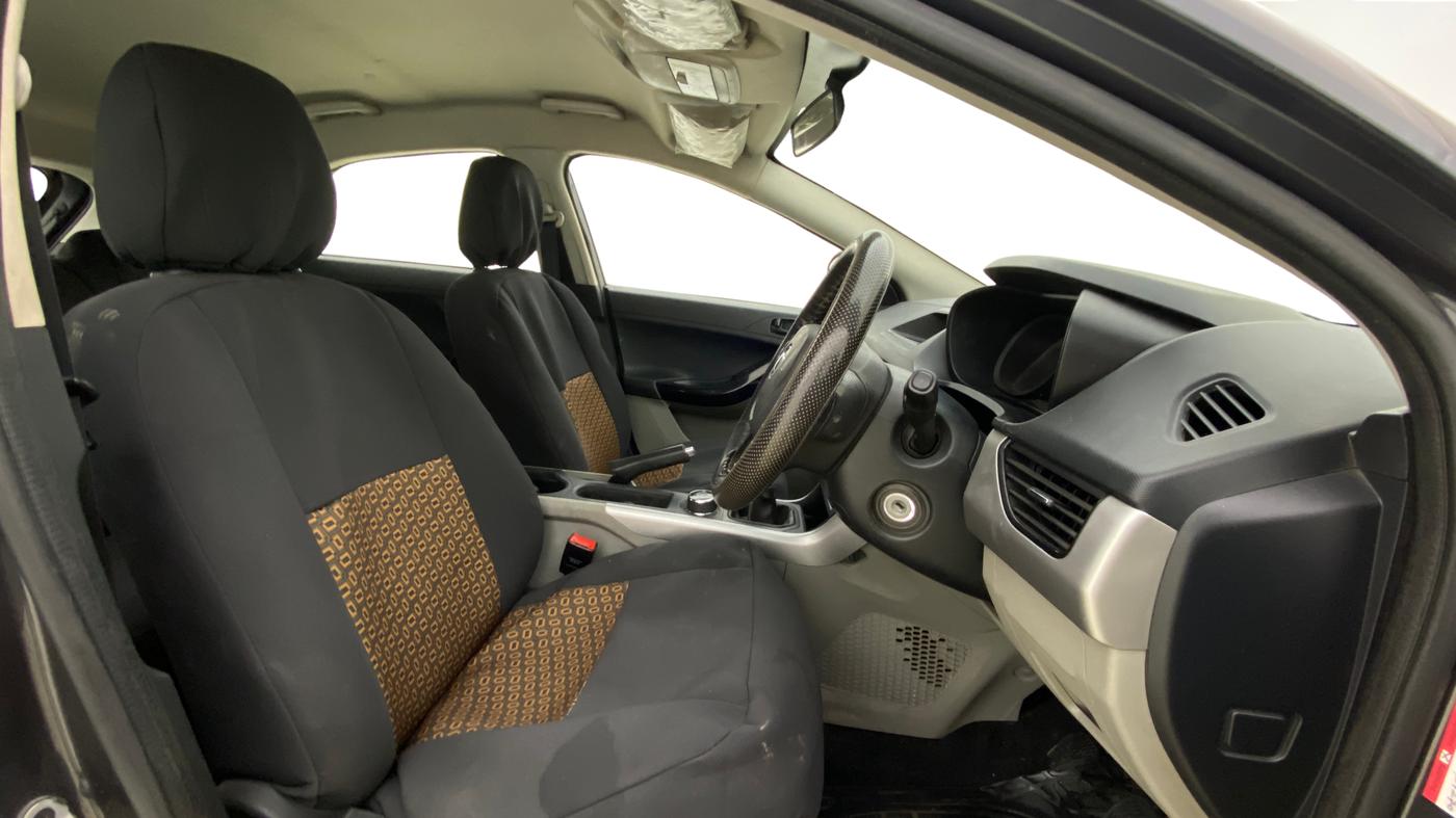 2018 Tata NEXON XM PETROL, Petrol, Manual, 1,18,173 km, Right Side Front Door Cabin