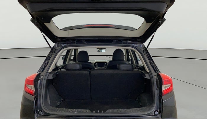 2023 Mahindra XUV300 W8 1.2 PETROL, Petrol, Manual, 59,860 km, Boot Open Zoomed View