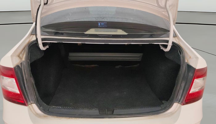 2017 Skoda Rapid AMBITION 1.6 MPI MT, Petrol, Manual, 42,422 km, Boot Open Zoomed View