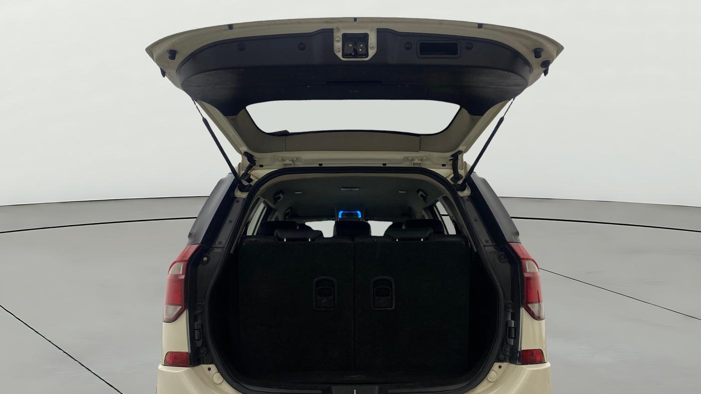 2019 Mahindra XUV500 W7, Diesel, Manual, 1,40,404 km, Boot Door Open