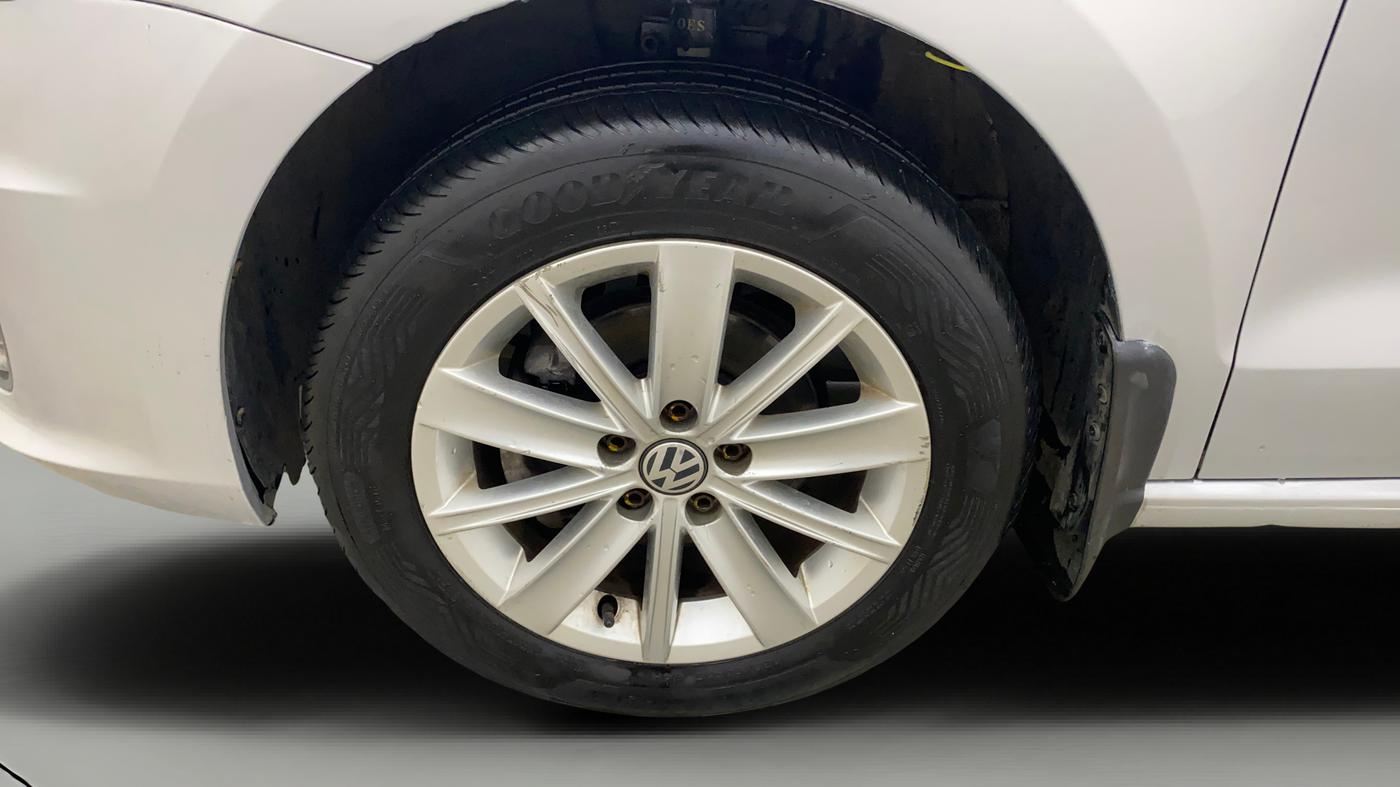 2016 Volkswagen Vento HIGHLINE PETROL AT, Petrol, Automatic, 52,937 km, Left Front Wheel