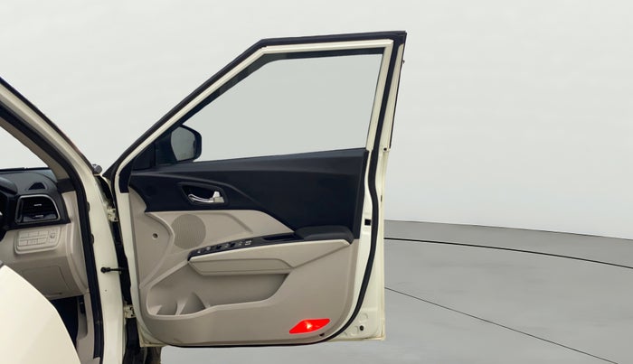 2021 Mahindra XUV300 W8 1.2 PETROL, Petrol, Manual, 80,378 km, RHS Front Door