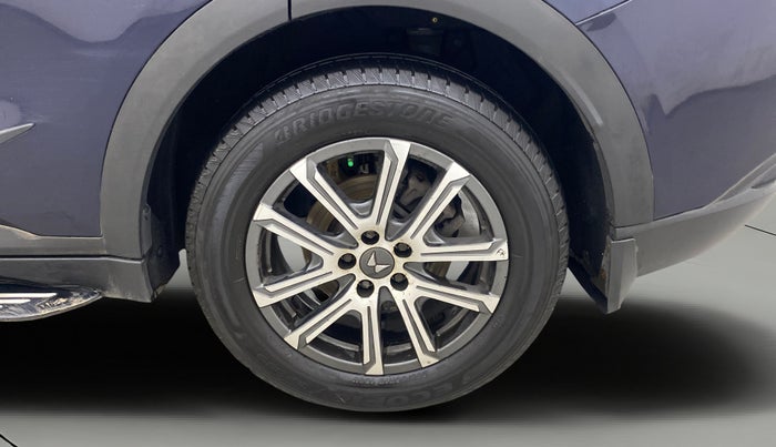 2022 Mahindra XUV700 AX 7 LUXURY D AWD AT 7 STR, Diesel, Automatic, 1,29,475 km, Left Rear Wheel