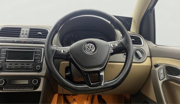 2015 Volkswagen Vento HIGHLINE 1.6 MPI, Petrol, Manual, 1,27,839 km, Steering Wheel Close Up