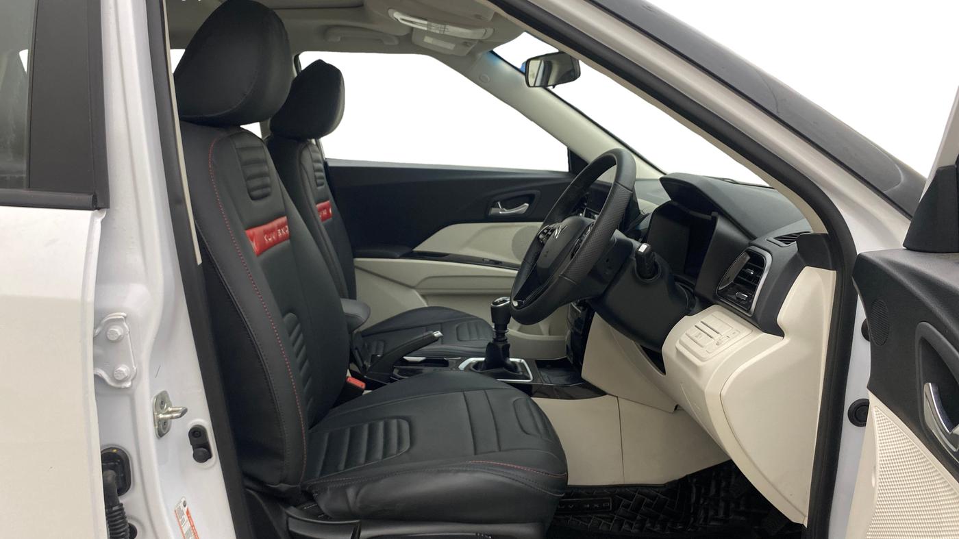 2024 Mahindra XUV 3XO AX5 1.2 L TCMPFi, Petrol, Manual, 5,026 km, Right Side Front Door Cabin