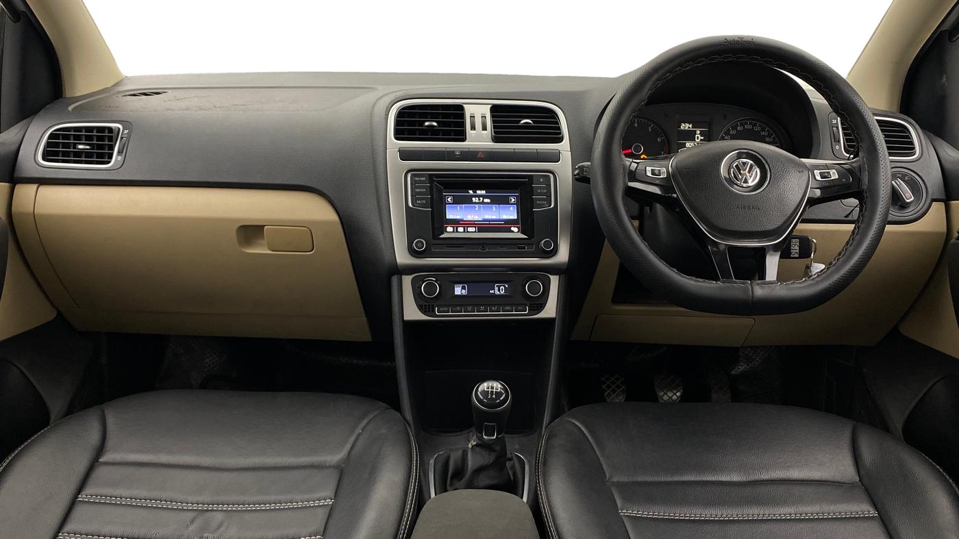 2016 Volkswagen Ameo HIGHLINE1.2L, Petrol, Manual, 80,568 km, Dashboard