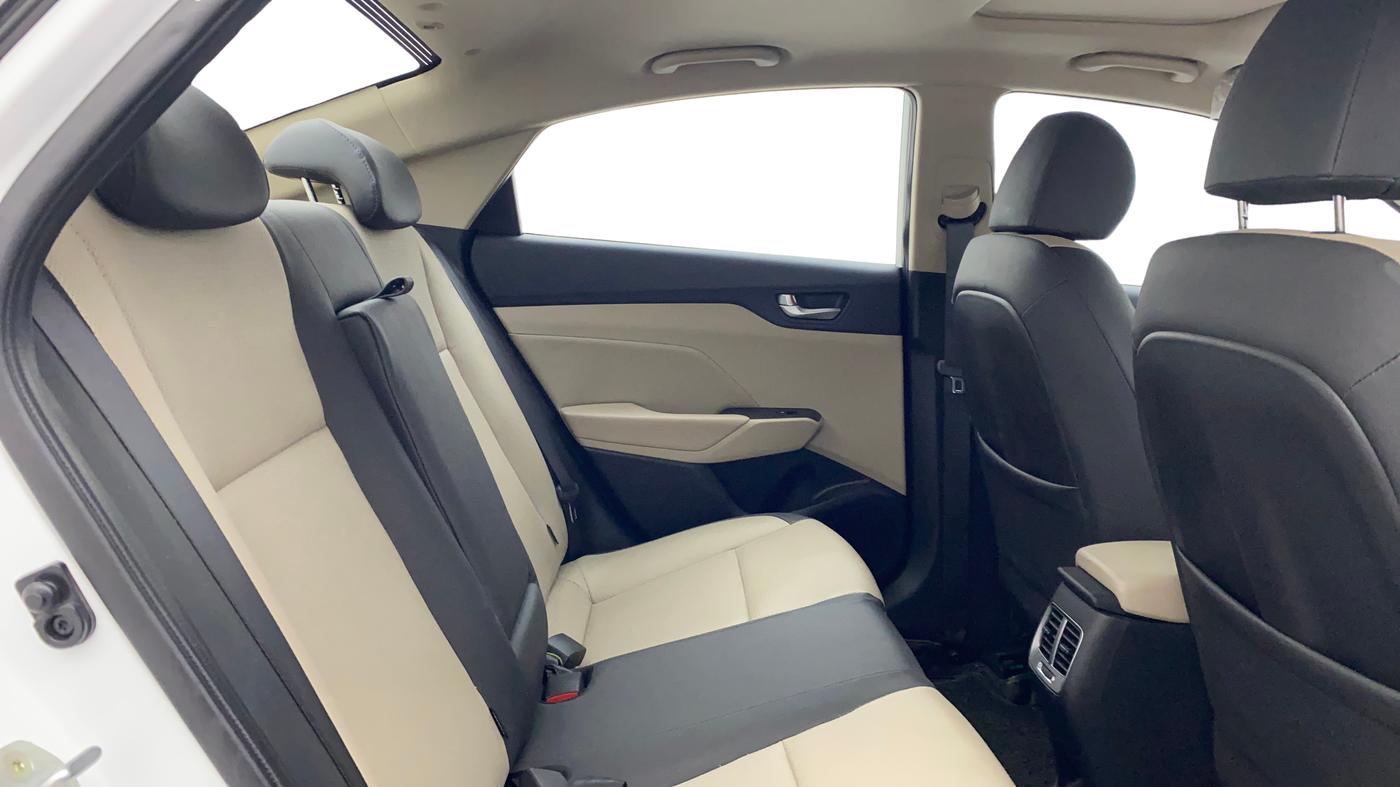 2022 Hyundai Verna SX (O)1.5 MPi, Petrol, Manual, 28,878 km, Right Side Rear Door Cabin