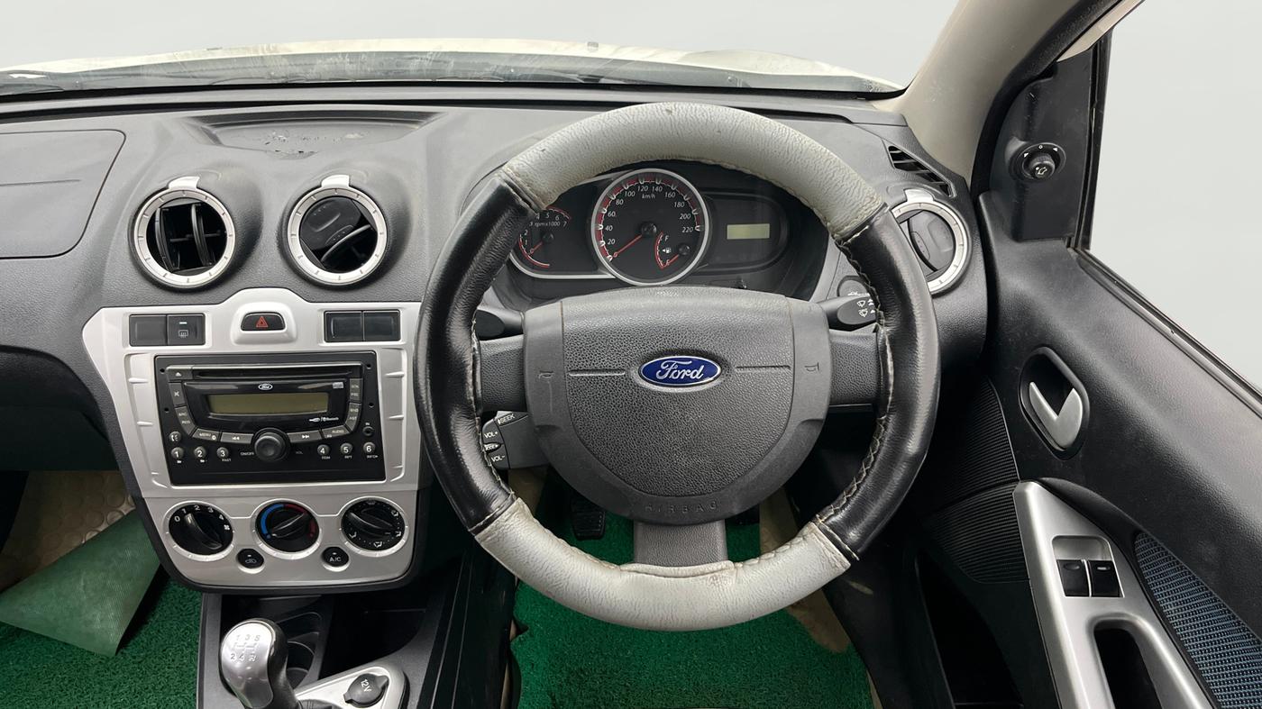 2015 Ford Figo TITANIUM 1.2 PETROL, Petrol, Manual, 67,115 km, Steering Wheel Close Up