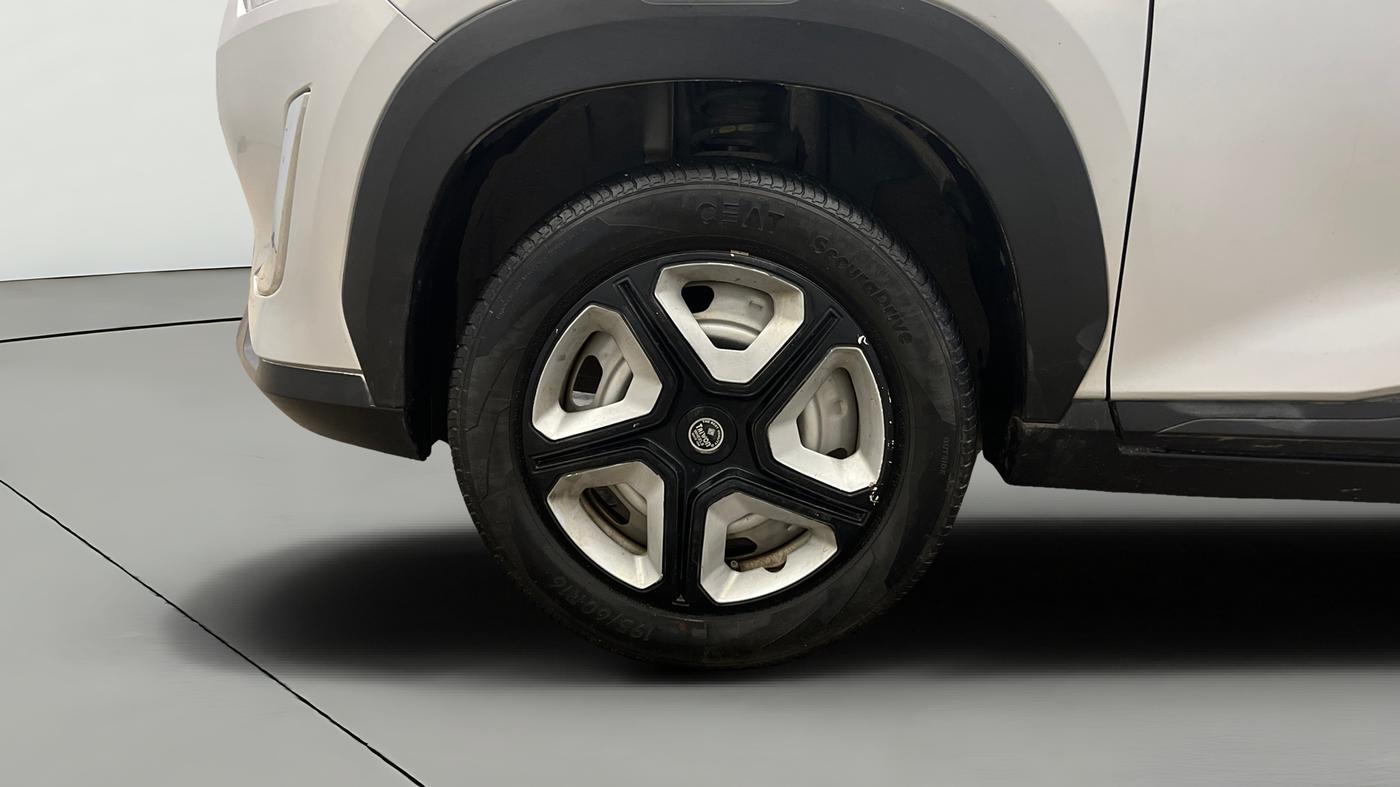 2023 Nissan MAGNITE XE, Petrol, Manual, 52,126 km, Left Front Wheel