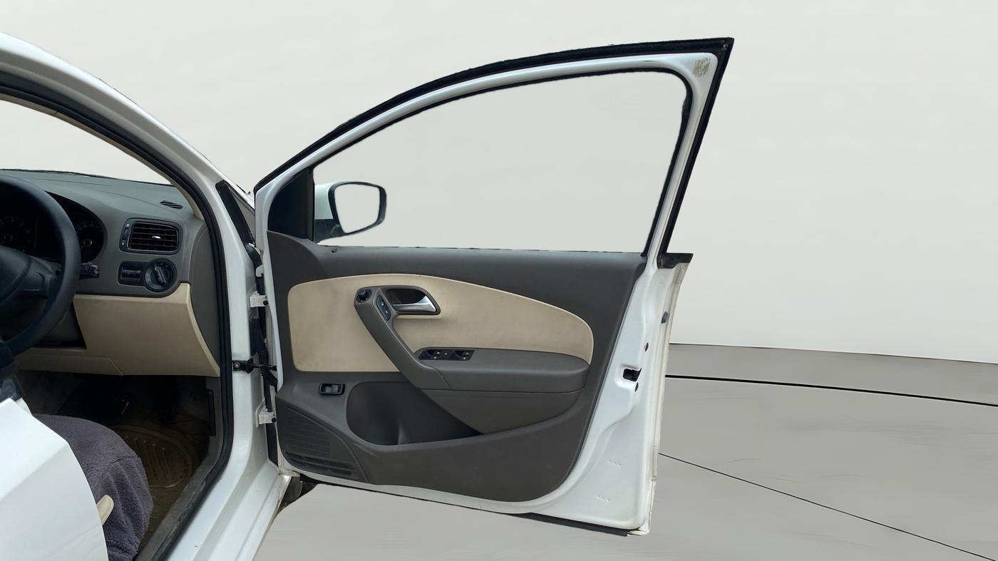2014 Volkswagen Vento COMFORTLINE TSI AT PETROL, Petrol, Automatic, 36,400 km, RHS Front Door