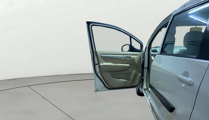 2013 Maruti Ertiga ZDI, Diesel, Manual, 75,488 km, LHS Front Door