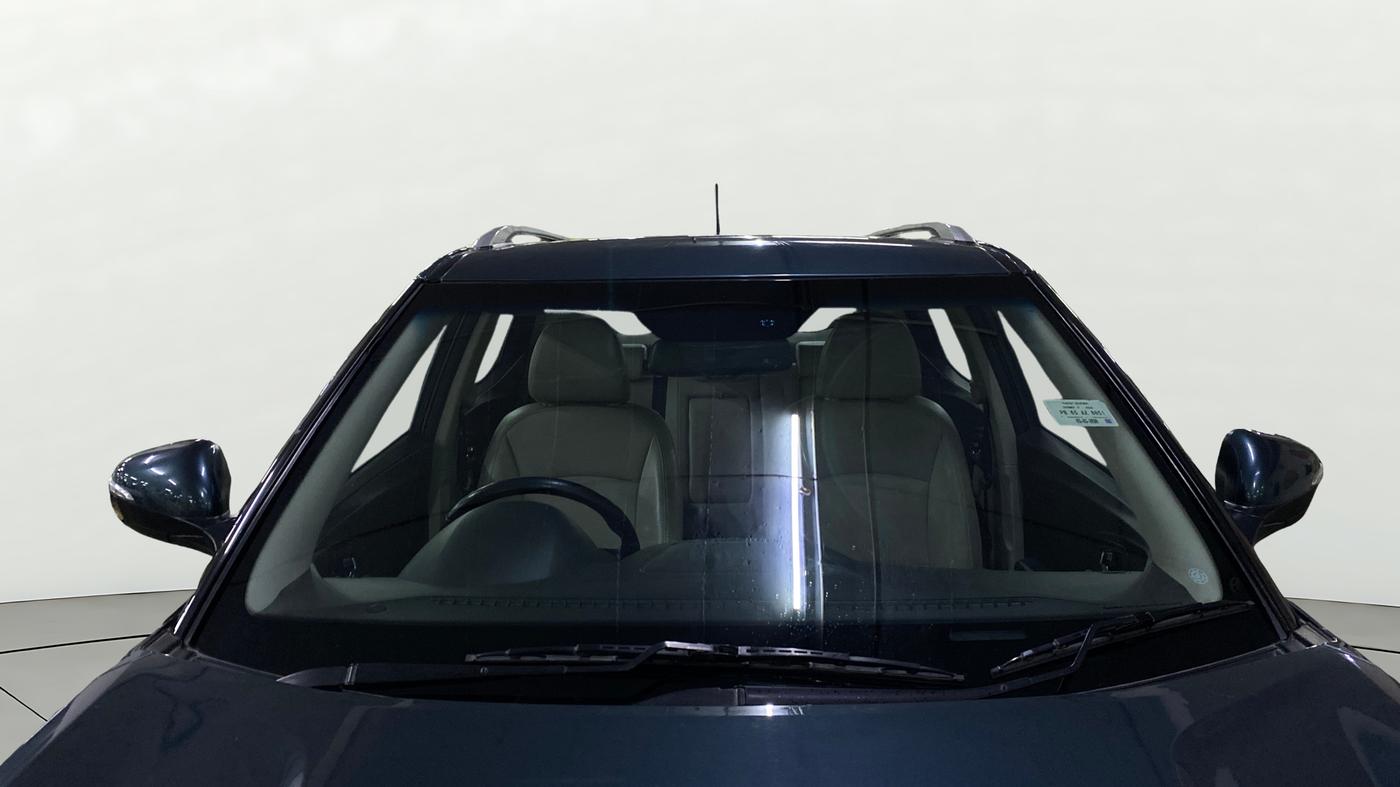 2019 Mahindra XUV300 W8 (O) 1.5 DIESEL, Diesel, Manual, 57,422 km, Front Windshield