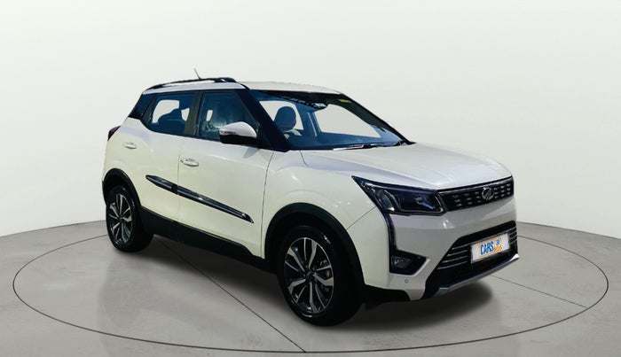 2021 Mahindra XUV300 W8 (O) 1.5 DIESEL, Diesel, Manual, 22,665 km, Right Front Diagonal