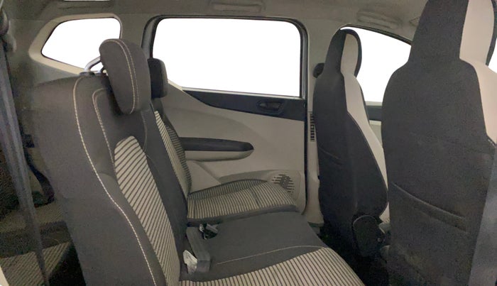 2022 Renault TRIBER RXT LIMITED EDITION, Petrol, Manual, 82,043 km, Right Side Rear Door Cabin