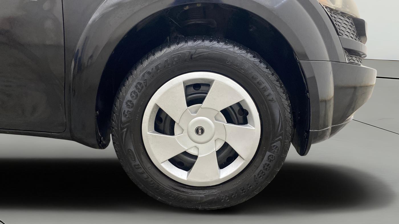 2014 Mahindra XUV500 W4, Diesel, Manual, 97,259 km, Right Front Wheel