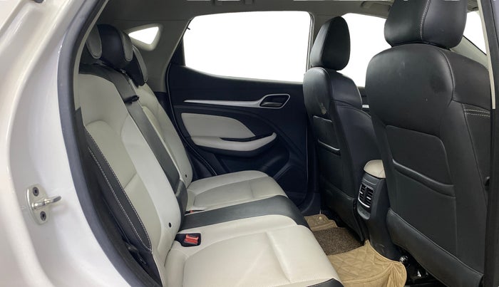 2022 MG ASTOR SHARP 1.5 MT, Petrol, Manual, 17,721 km, Right Side Rear Door Cabin