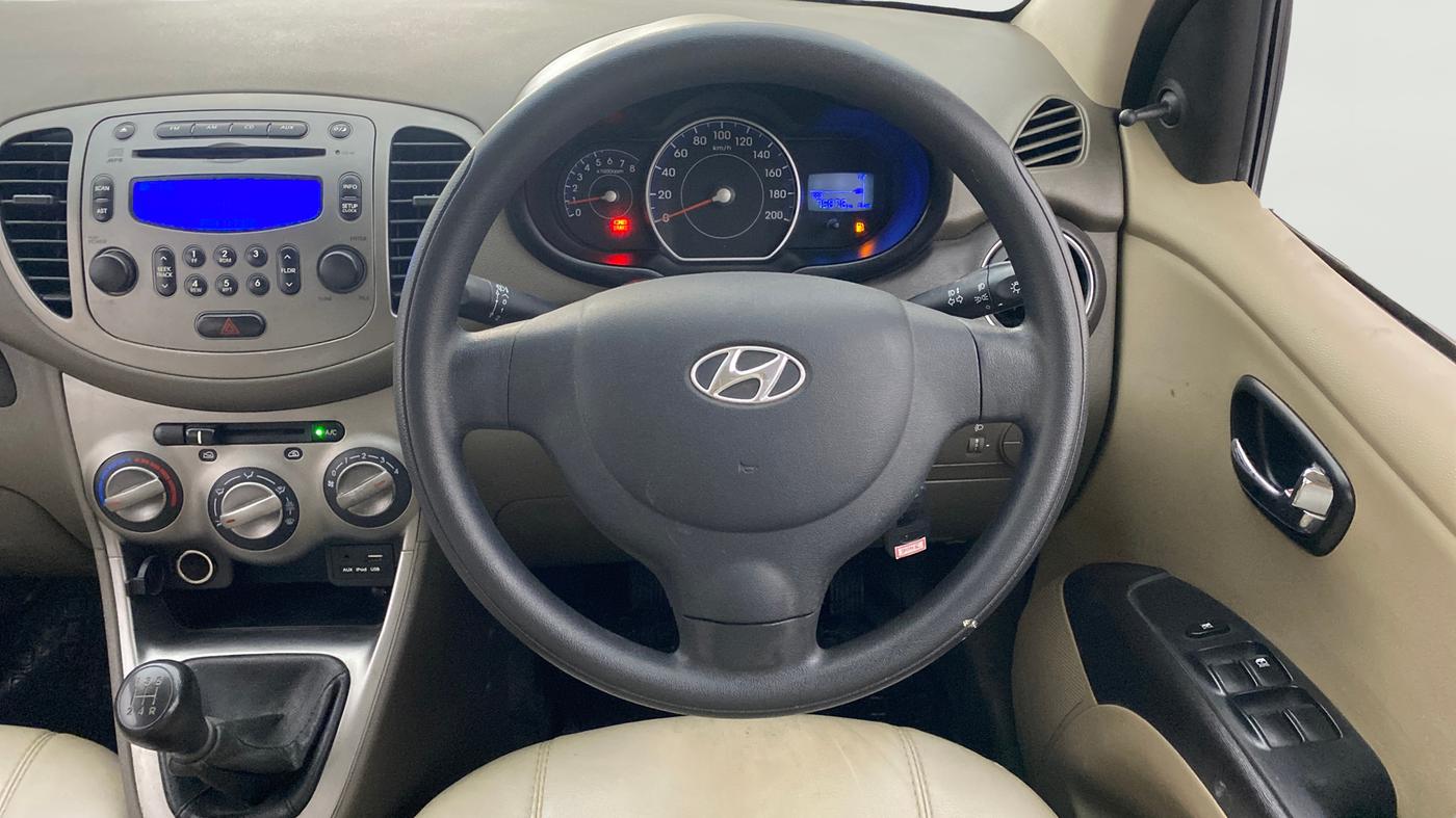 2016 Hyundai i10 SPORTZ 1.1, Petrol, Manual, 75,834 km, Steering Wheel Close Up