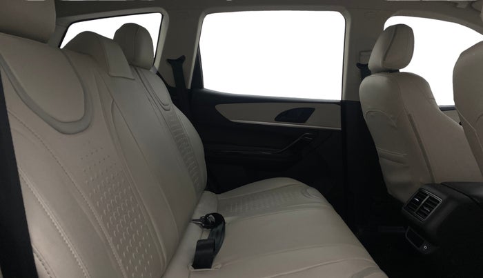 2023 Mahindra XUV700 AX 5 P AT 5 STR, Petrol, Automatic, 21,340 km, Right Side Rear Door Cabin