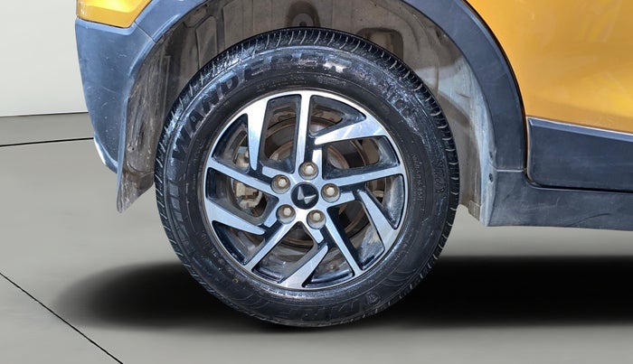 2023 Mahindra XUV300 W8(O) 1.2 PETROL DUAL TONE, Petrol, Manual, 58,758 km, Right Rear Wheel