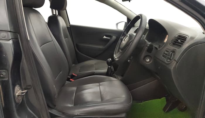 2015 Volkswagen Polo COMFORTLINE 1.5L, Diesel, Manual, 1,30,121 km, Right Side Front Door Cabin