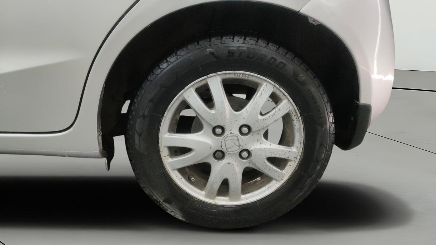 2015 Honda Brio VX AT, Petrol, Automatic, 1,06,401 km, Left Rear Wheel