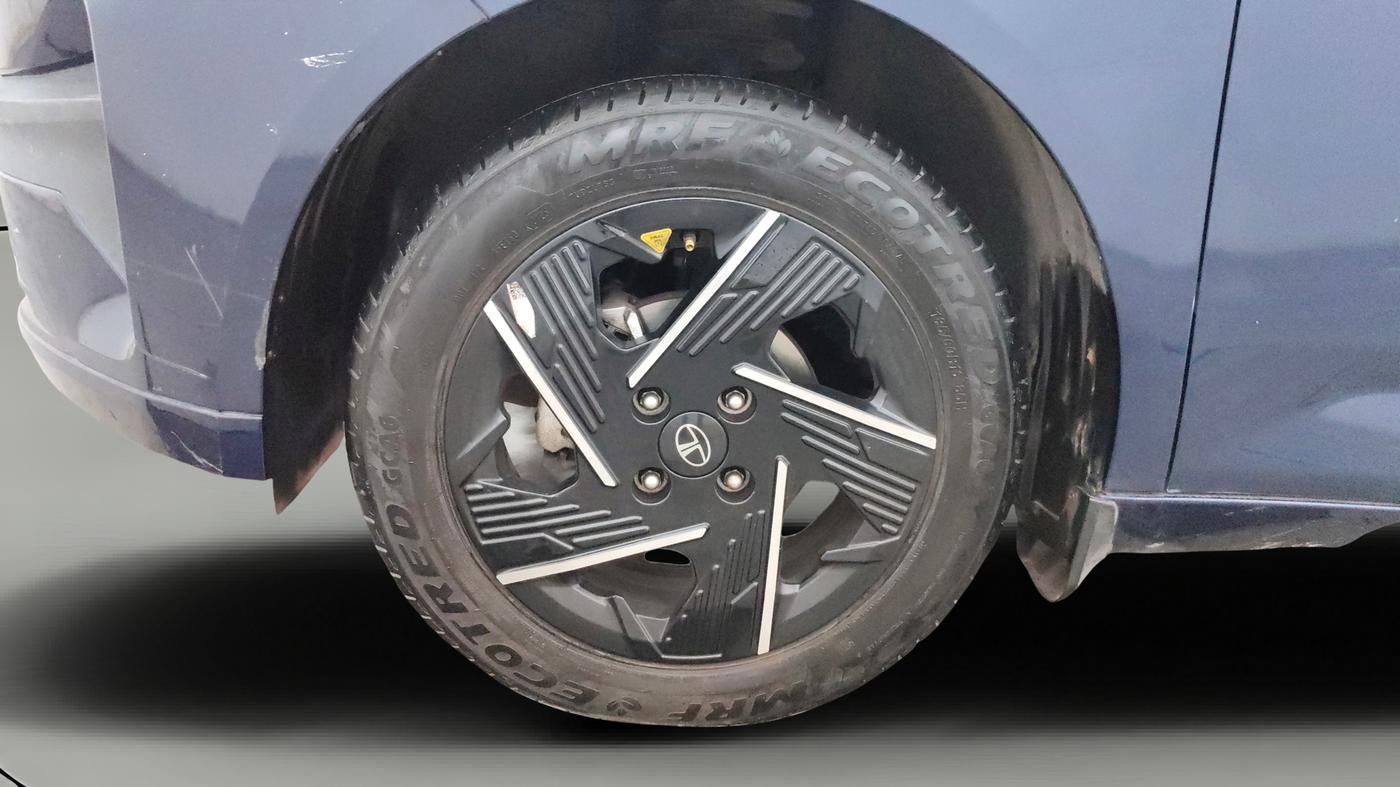 2025 Tata ALTROZ Accomplished Plus S Petrol 6DCT, Petrol, Automatic, 19,943 km, Left Front Wheel