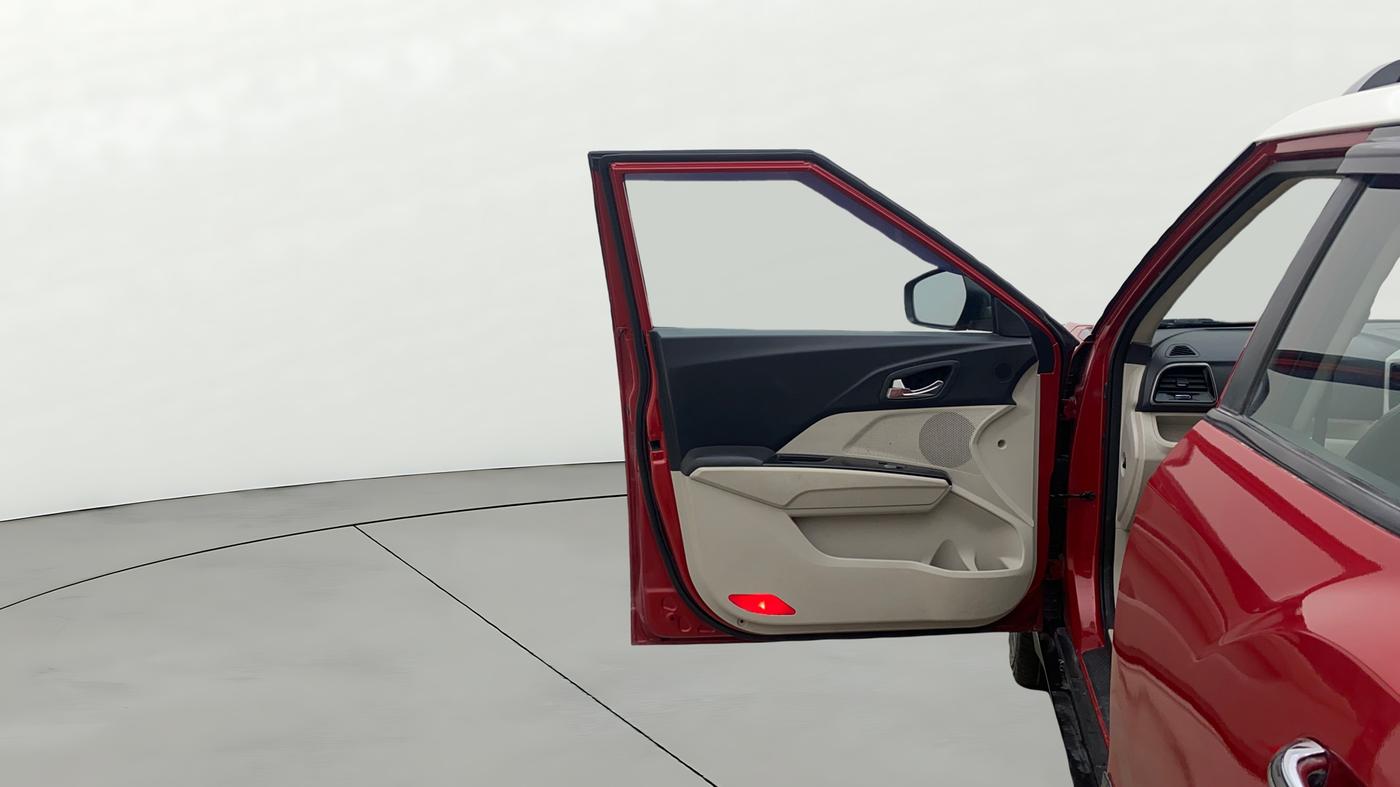 2019 Mahindra XUV300 W8(O) 1.2 PETROL DUAL TONE, Petrol, Manual, 77,714 km, LHS Front Door