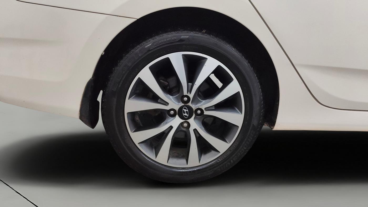 2014 Hyundai Verna FLUIDIC 1.6 VTVT SX OPT, Petrol, Manual, 47,752 km, Right Rear Wheel