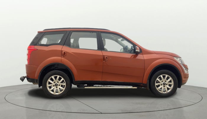 2016 Mahindra XUV500 W8, Diesel, Manual, 1,02,915 km, Right Side View