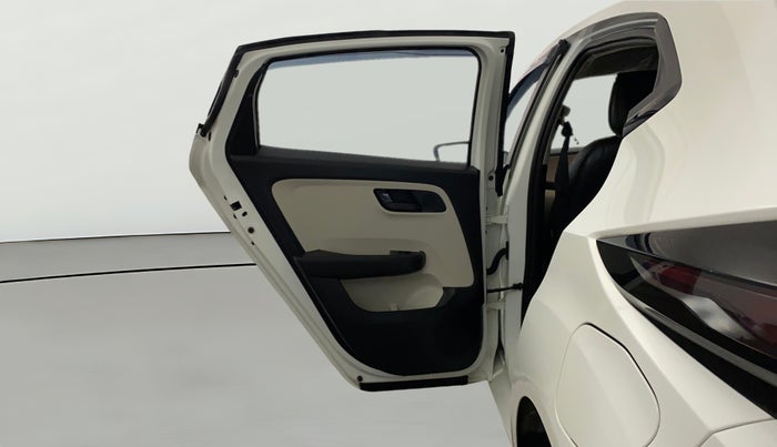 2024 Tata ALTROZ XM PLUS CNG, CNG, Manual, 10,647 km, LHS Rear Door