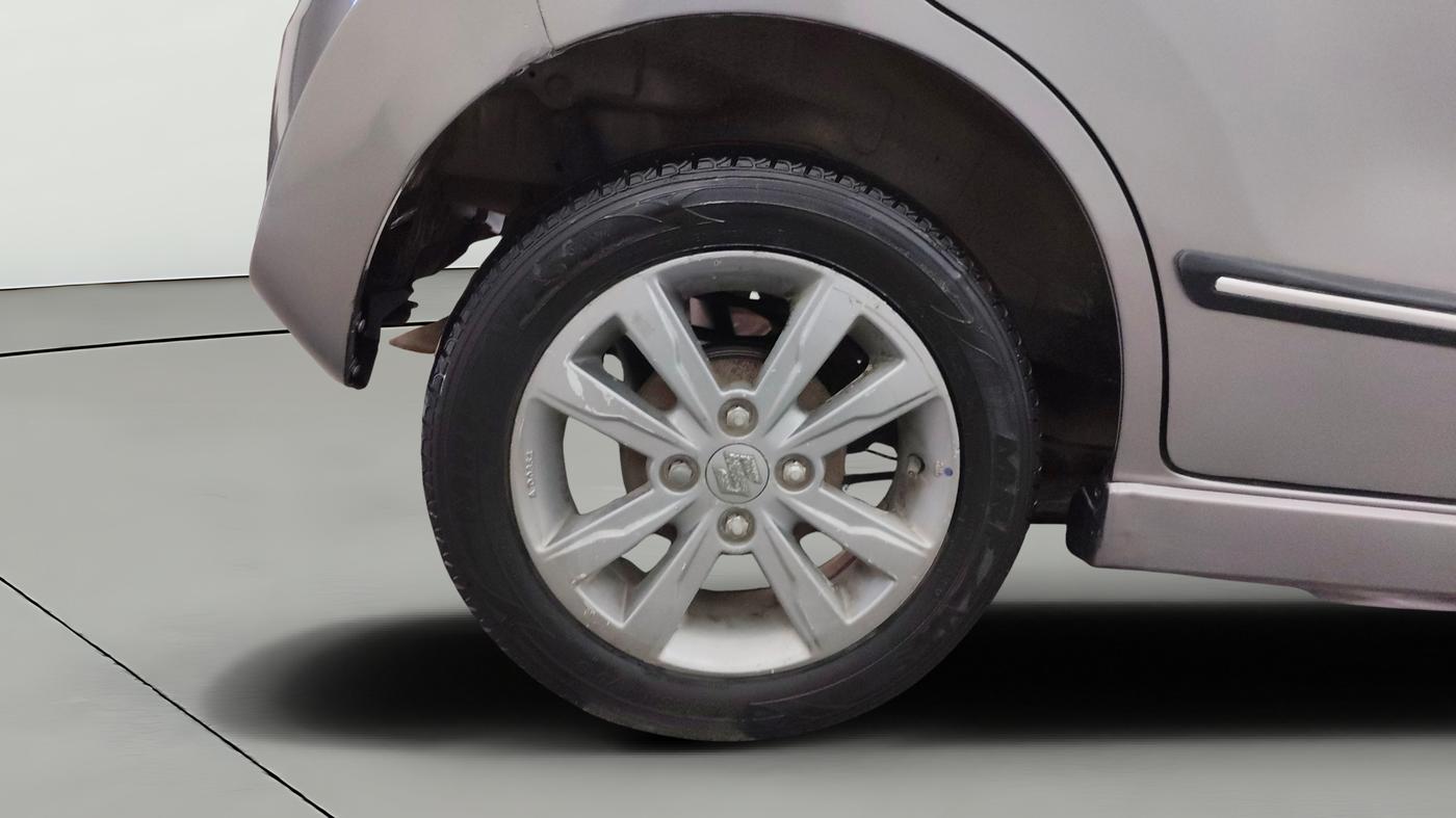 2014 Maruti Wagon R Stingray VXI, Petrol, Manual, 63,999 km, Right Rear Wheel